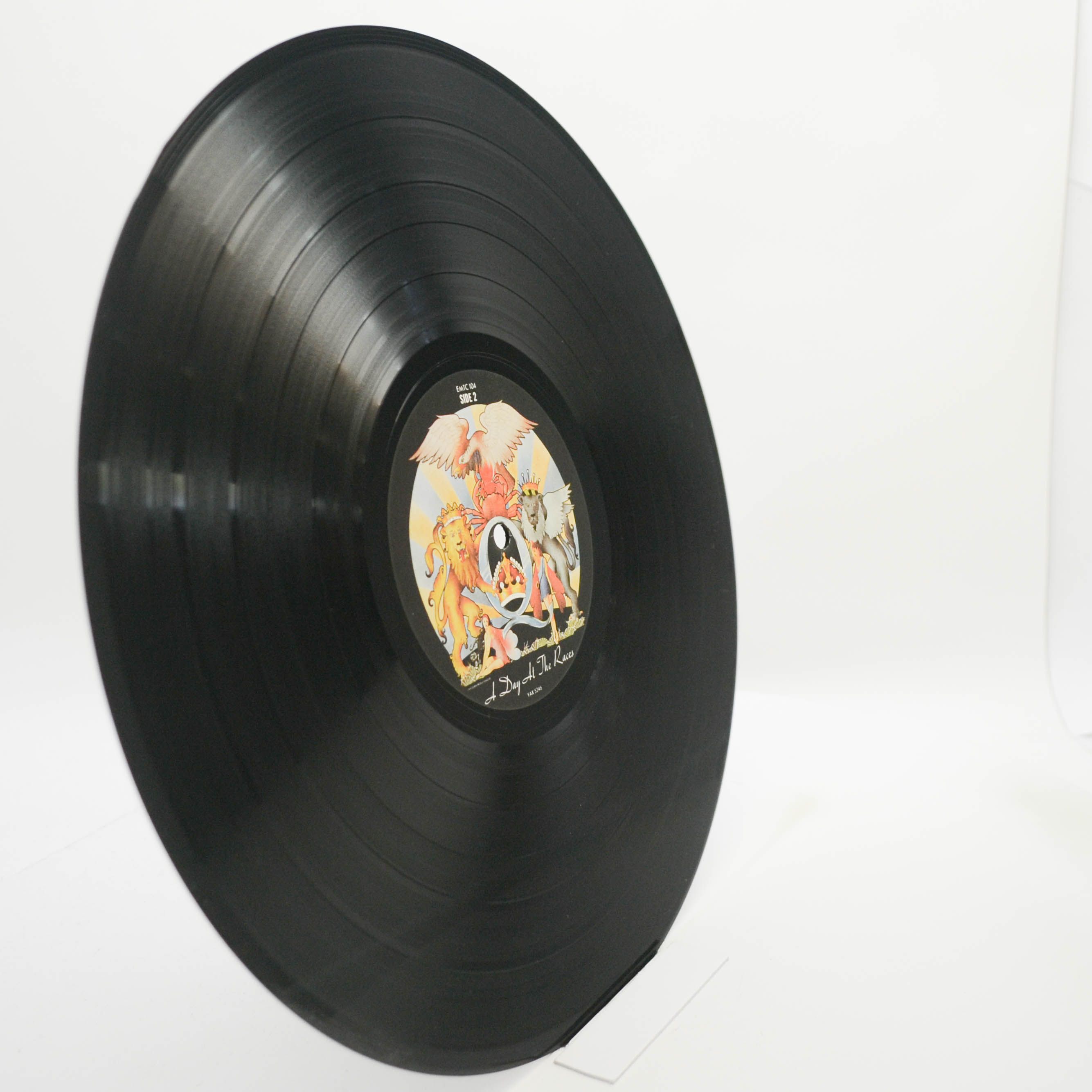 Queen — A Day At The Races (UK), 1976