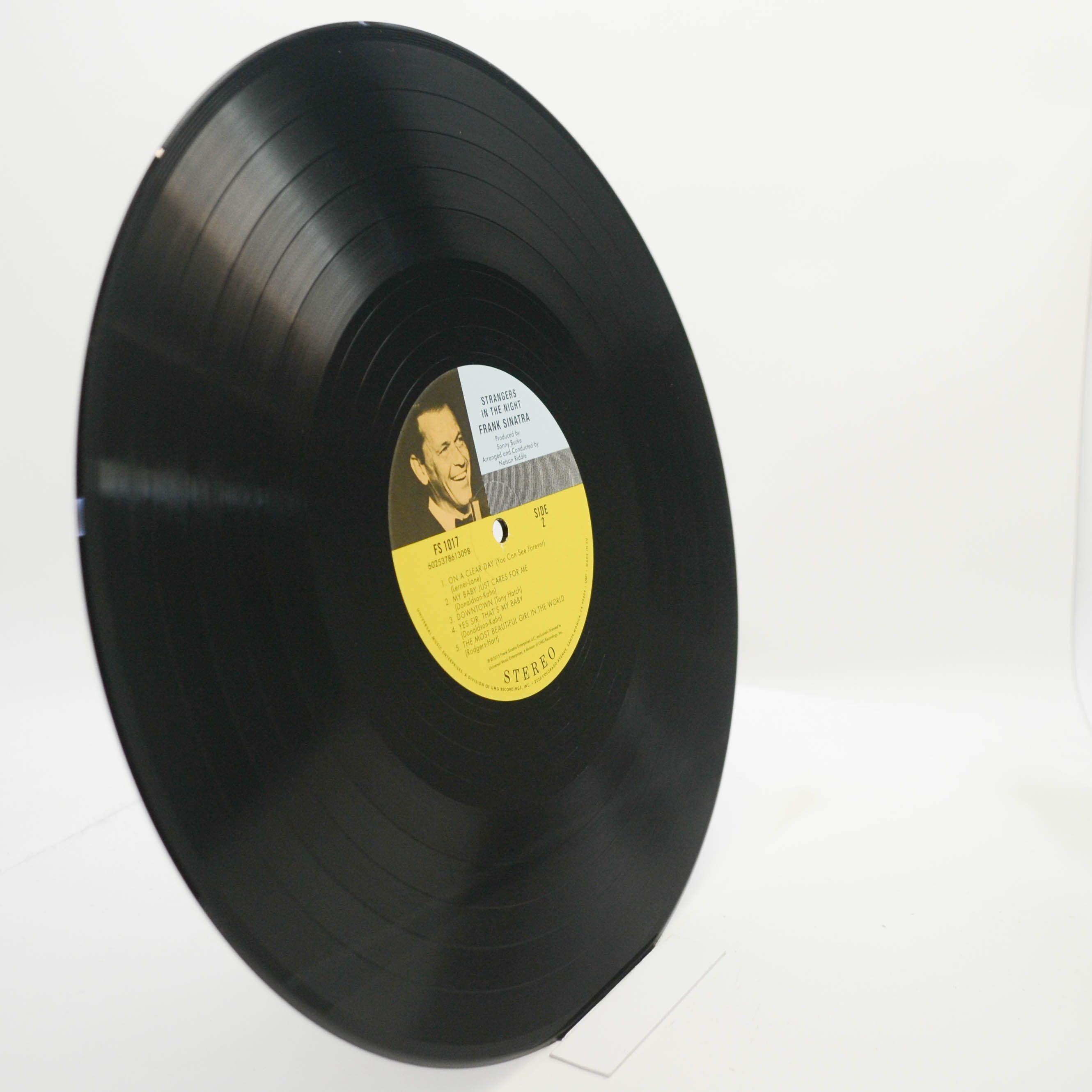 Frank Sinatra — Strangers In The Night, 1966