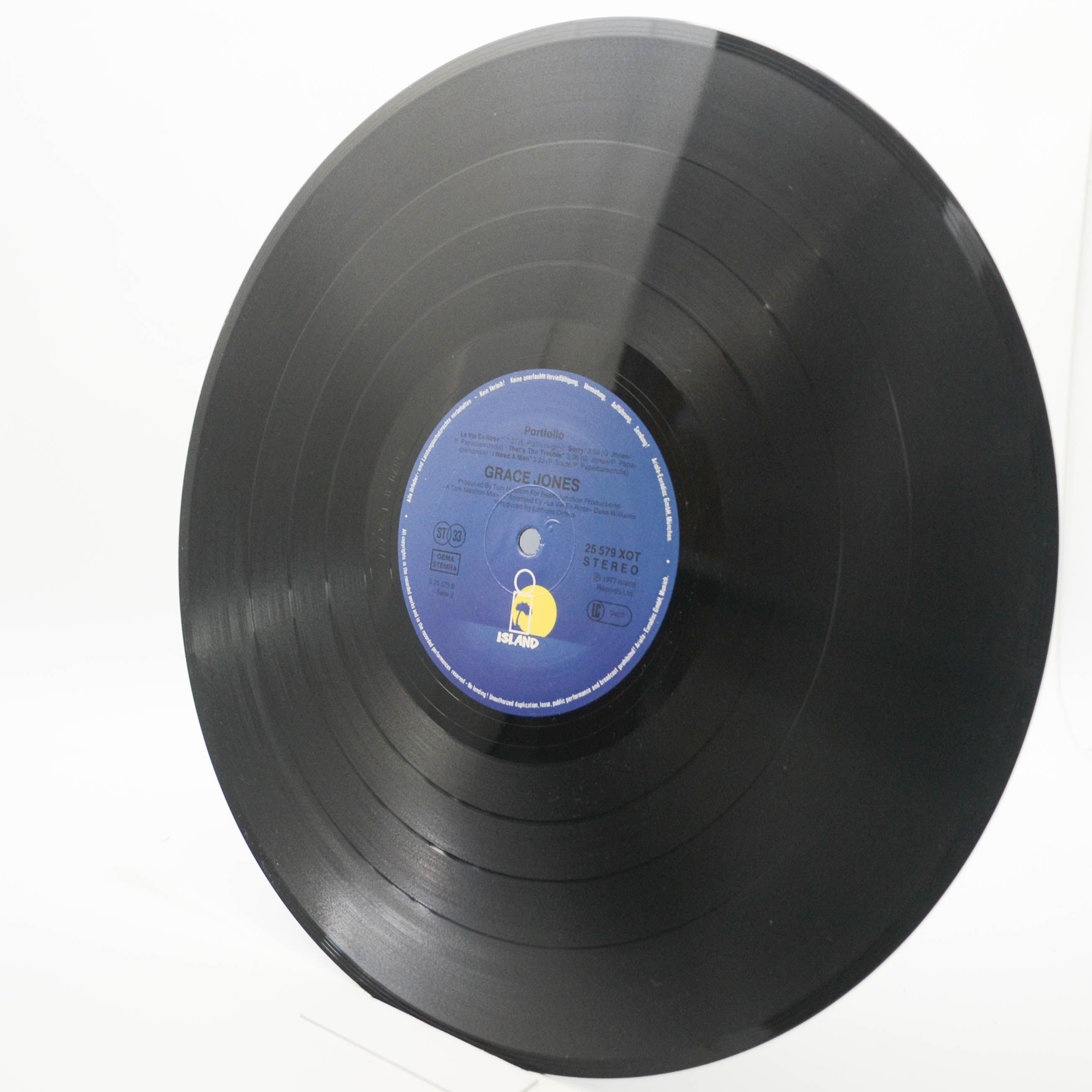 Grace Jones — Portfolio, 1977