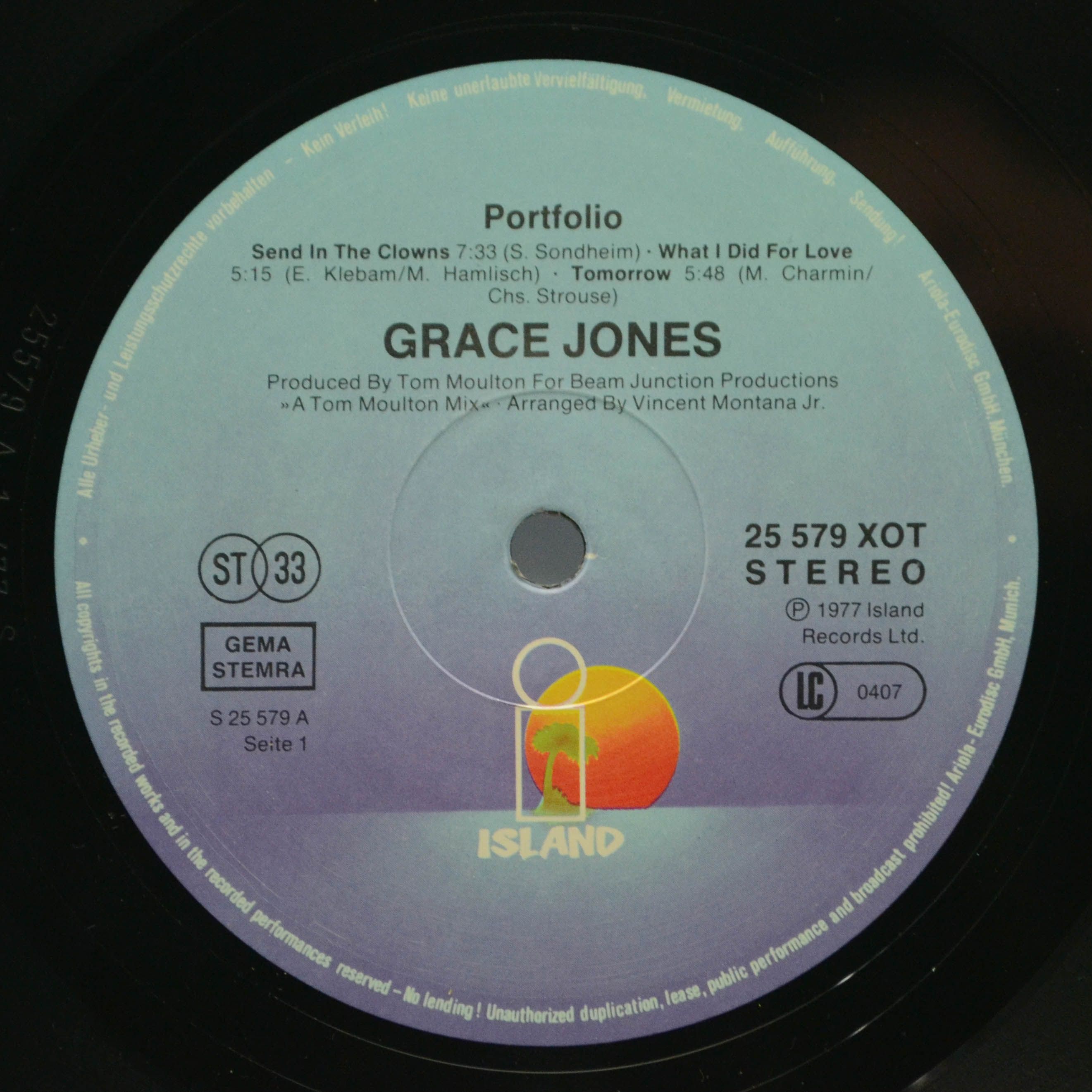 Grace Jones — Portfolio, 1977