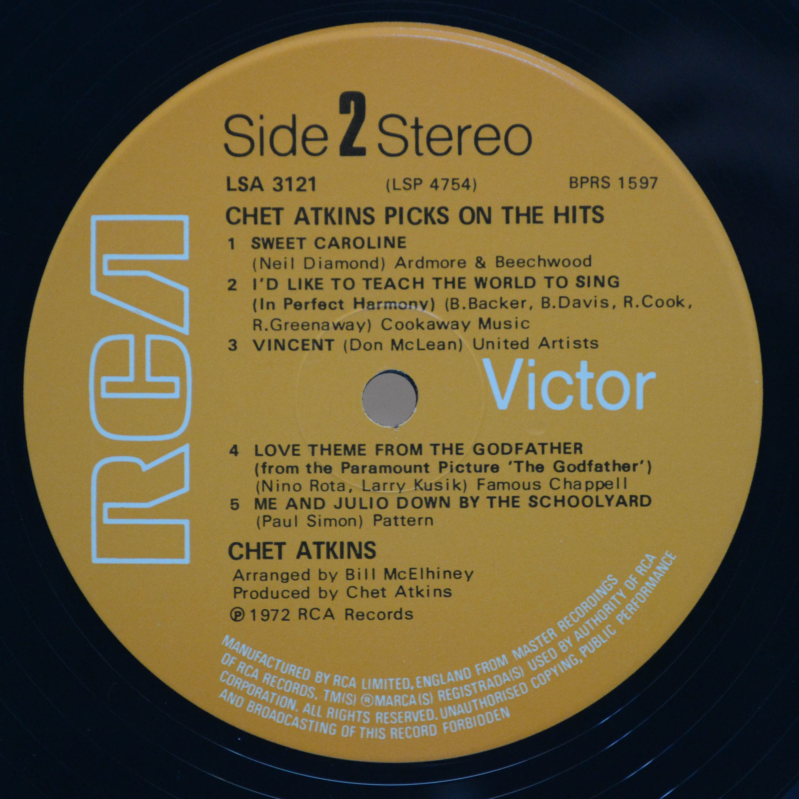 Chet Atkins — Picks On The Hits (UK), 1972