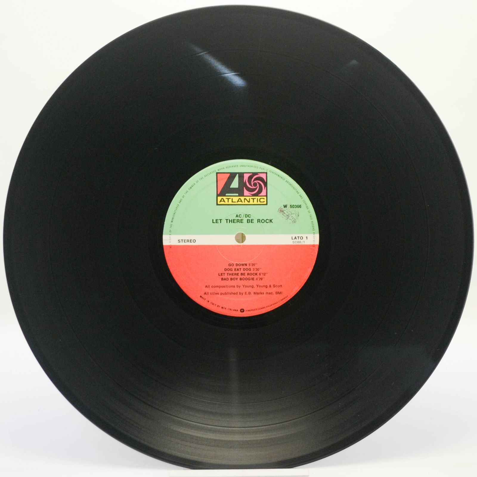 AC/DC — Let There Be Rock, 1977